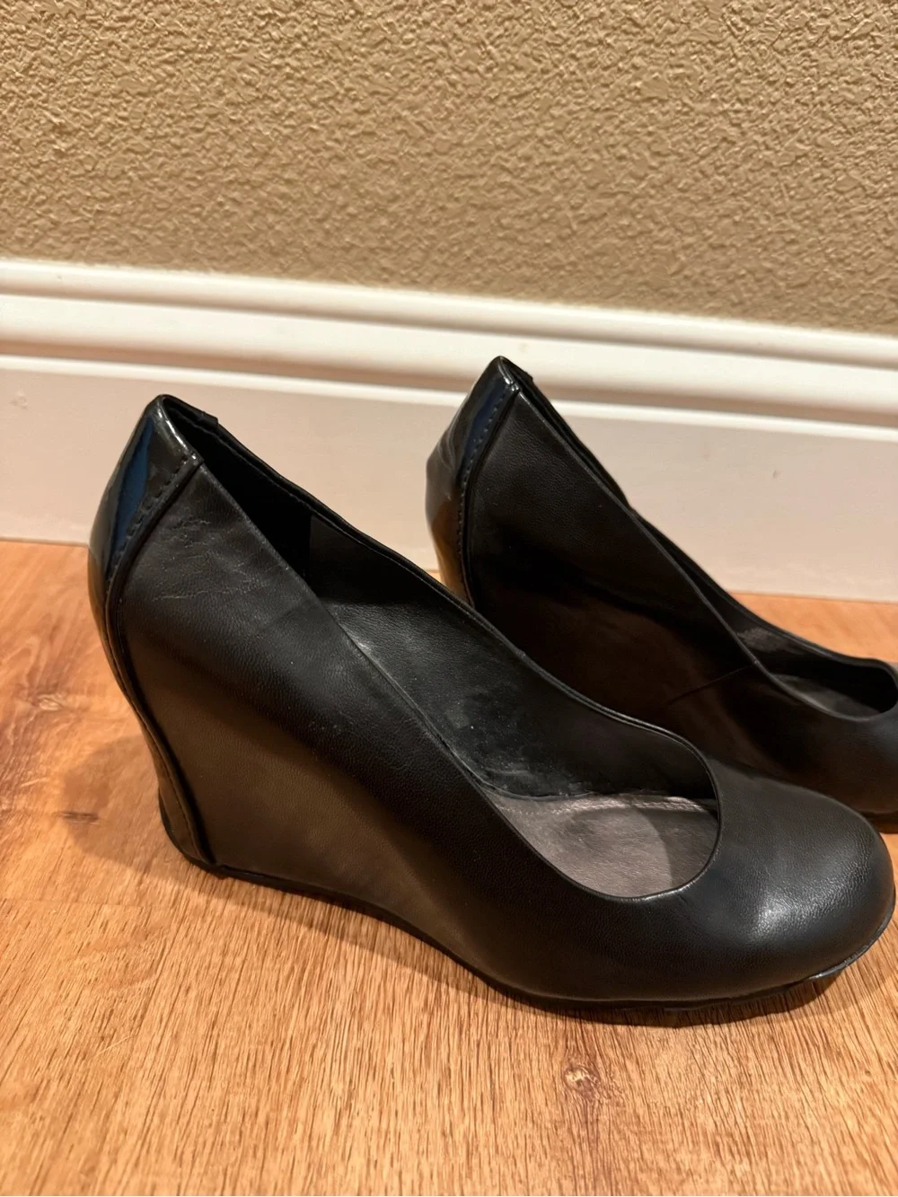 Reaction Kenneth Cole sleek black